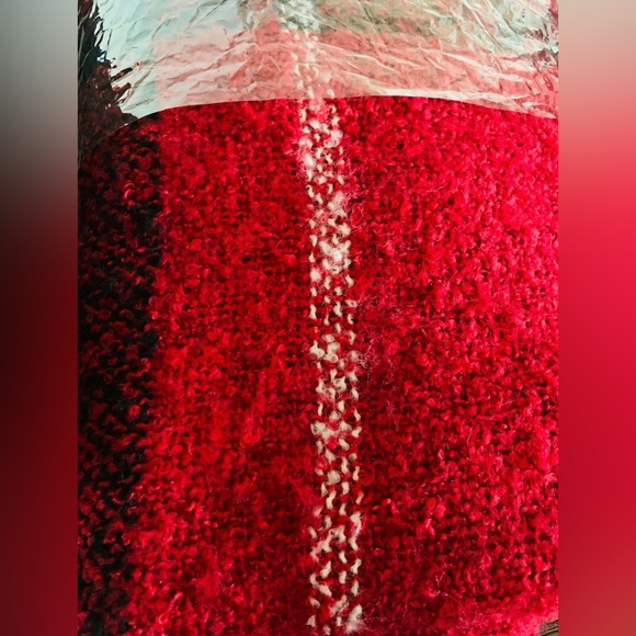 NWOT - Warm & Cozy Red Poncho - One Size Fits Most - Picture 2 of 4